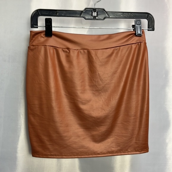 CHARLOTTE Russe mini skirt - Picture 2 of 3